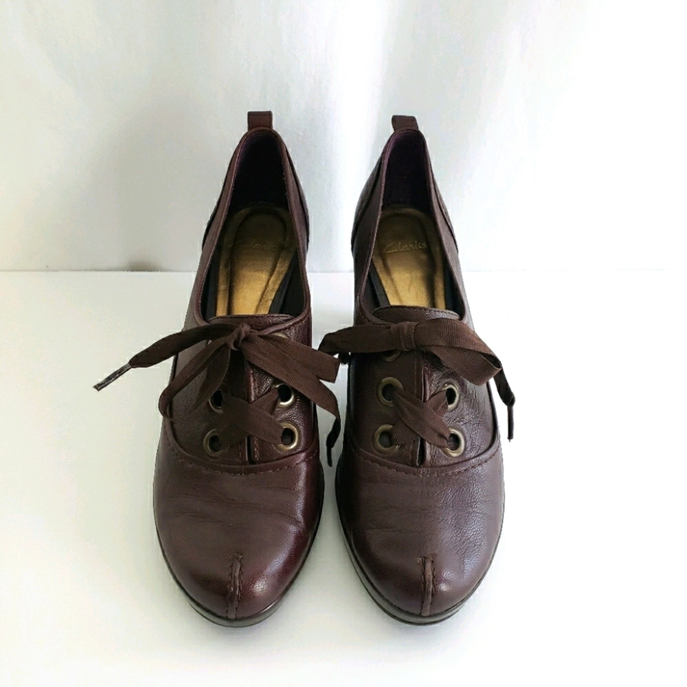 Clarks Leather Lace-Up Oxford Heel in Burgundy